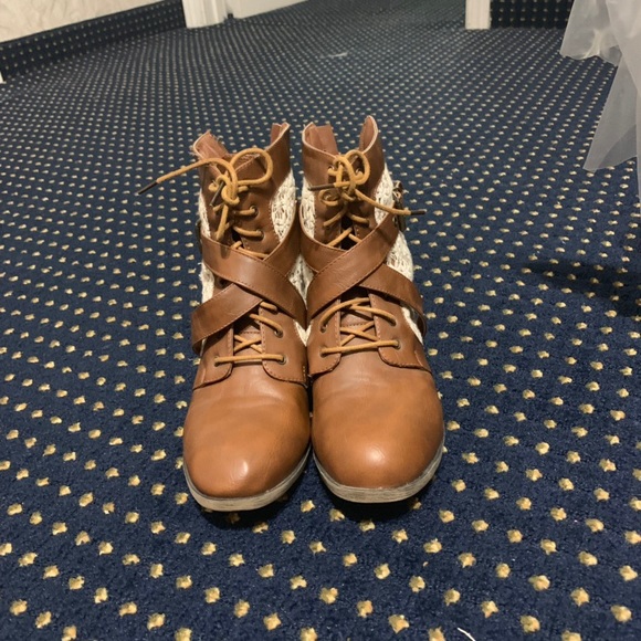 boots - Picture 2 of 4